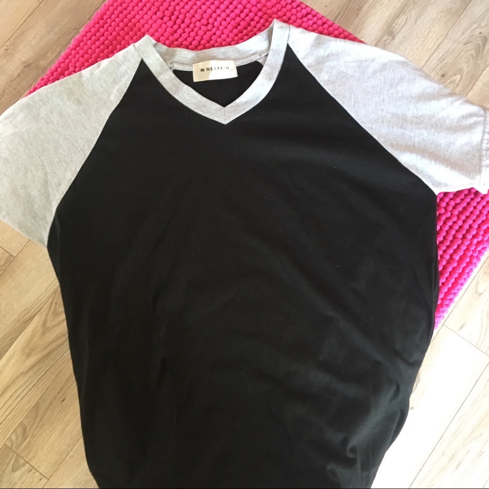 Men’s black gray v neck t shirt